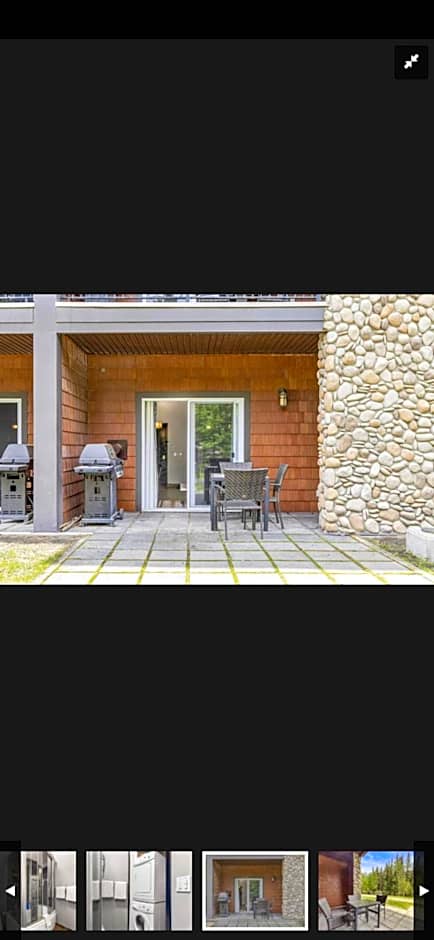 Canmore Mountain Retreat. Hot Tub, Pool, King Bed!