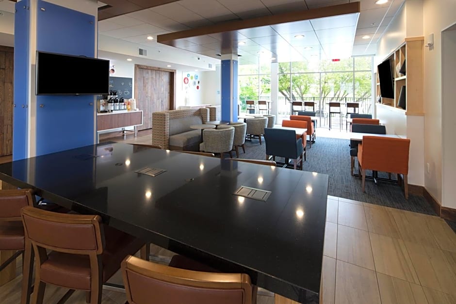 Holiday Inn Express & Suites Alpena - Downtown, an IHG Hotel