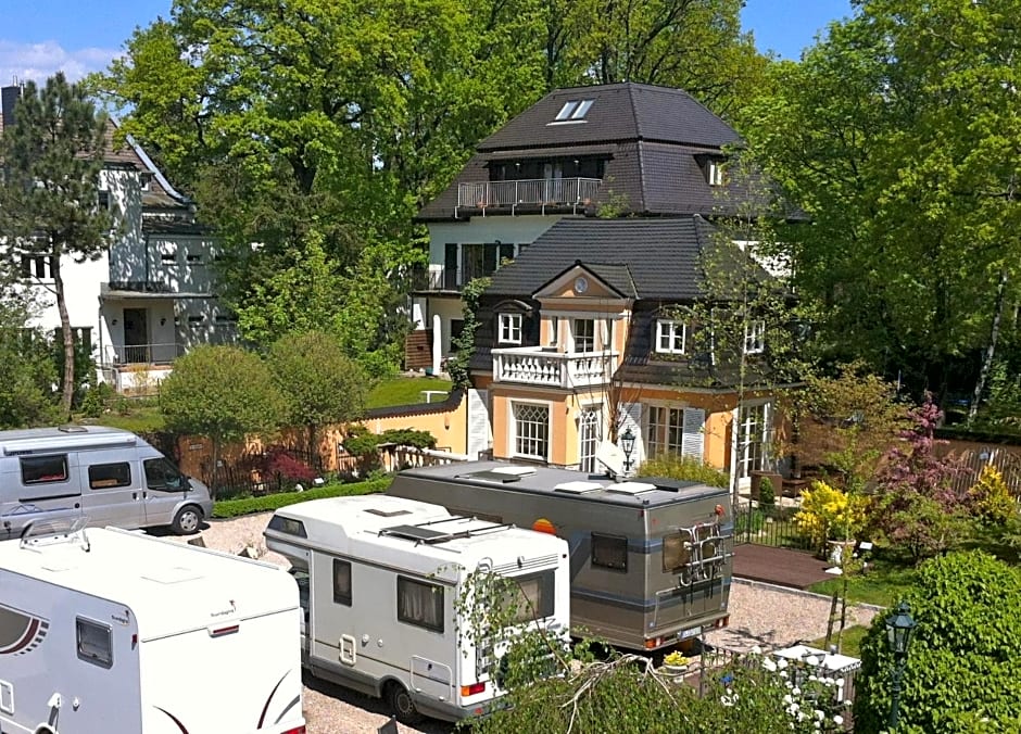 Yacht- , und Reisemobilhafen "Historisches Fährhaus" Wendenschloss