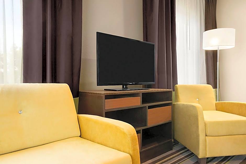 Super 8 by Wyndham Hershey Chocolate Avenue