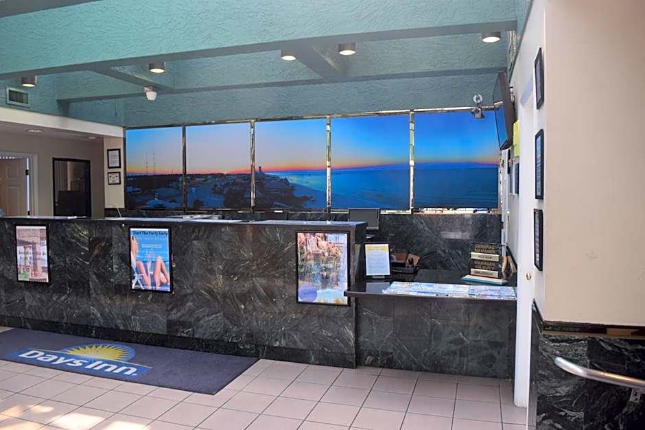 Days Inn by Wyndham Panama City Beach/Ocean Front