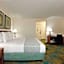 La Quinta Inn & Suites by Wyndham Chicago Willowbrook