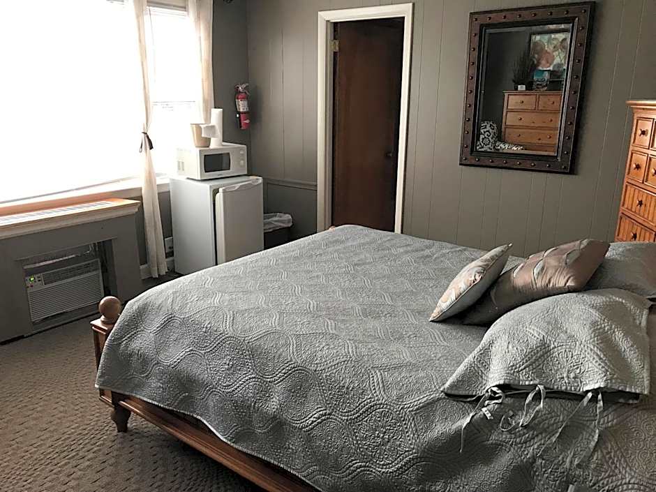 Simmons Motel and Suites