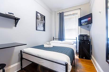 Economy 1 Double Bed Room with Shared Bathroom