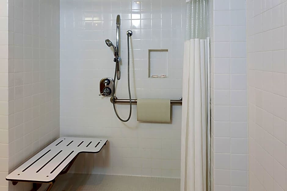 Ramada Plaza by Wyndham West Hollywood Hotel & Suites