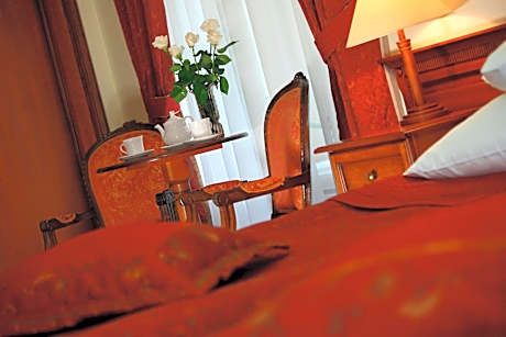 Deluxe Family Room