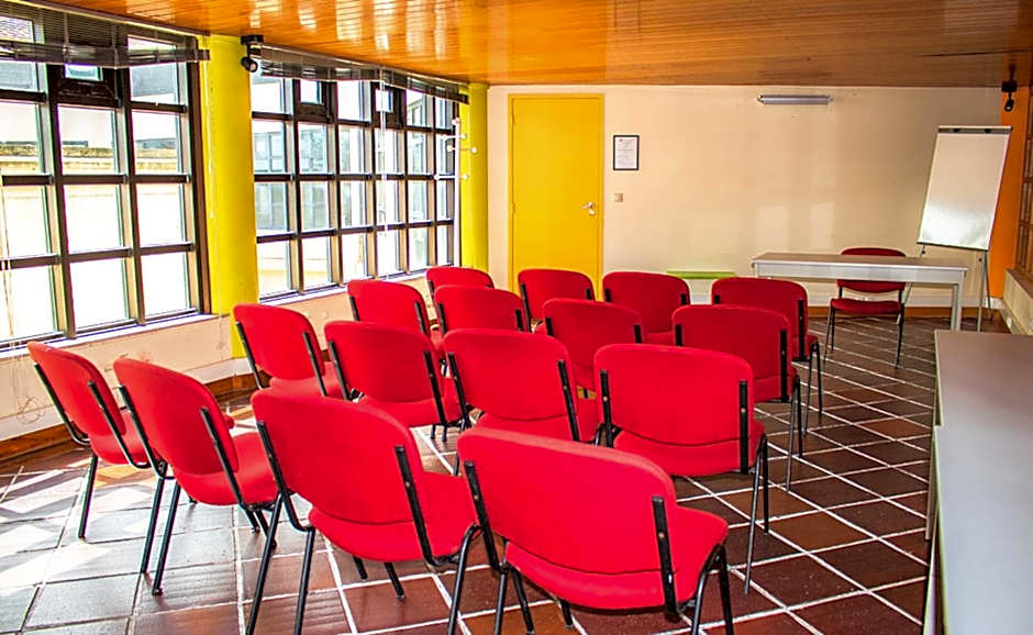 HI Almada - Pousada de Juventude