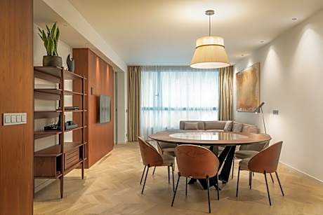 Deluxe Suite with Spa Bath