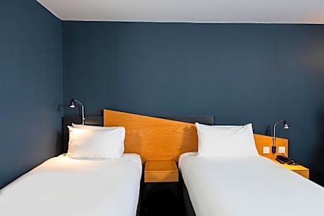 Standard Twin Room with Free Hot Breakfast