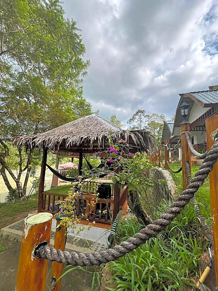 Asim Paris Guesthouse & jungle trekking