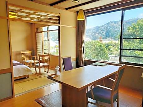 Japanese-Style Twin Room with Dining Area and Shared Bathroom "Kokeshimizu"