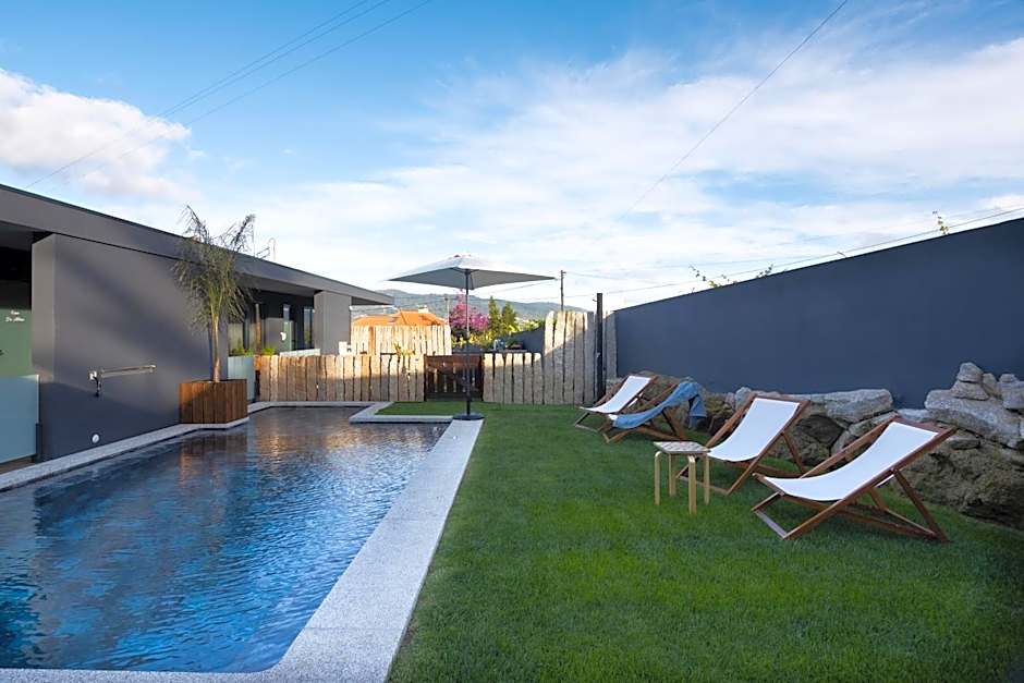 Abraços dos Avós - Casas de aldeia