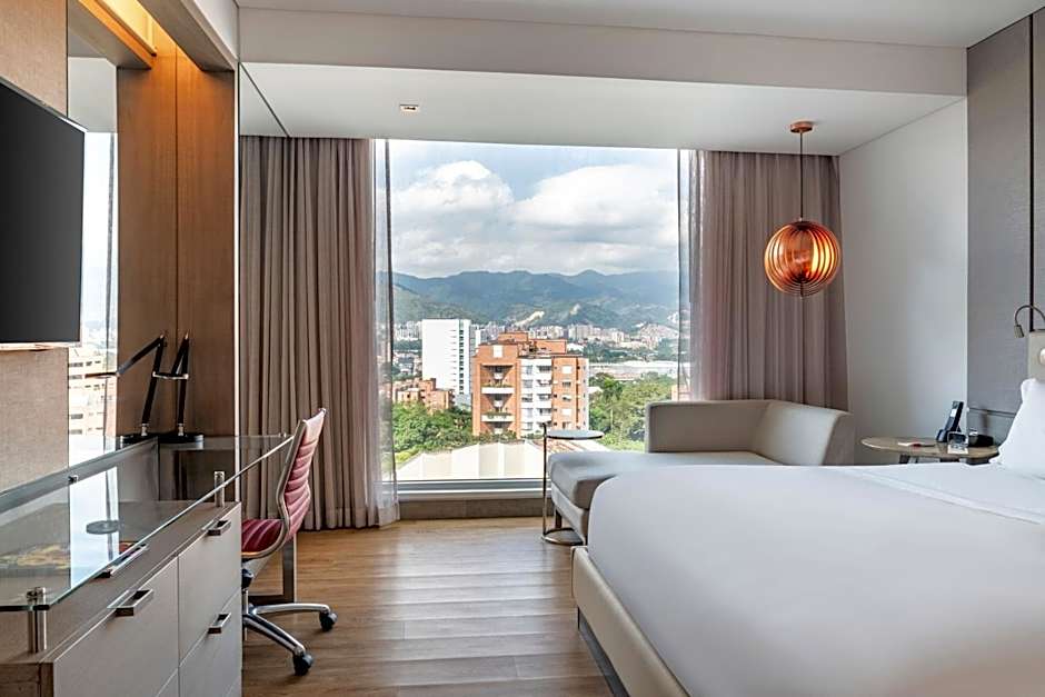 Photo 1 of 15 of 1 King Bed, Concierge Level