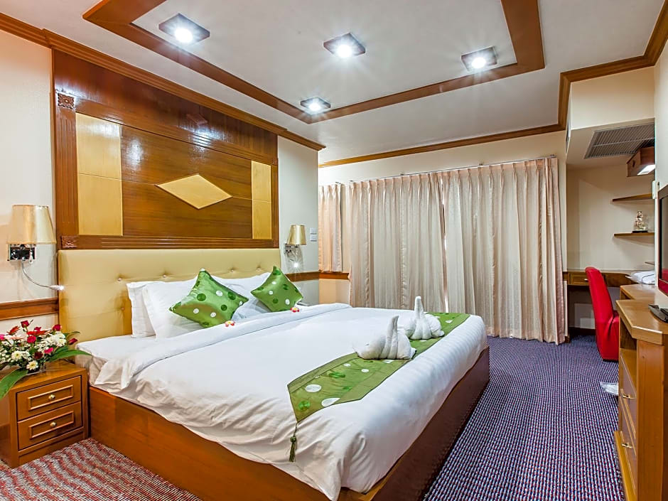 OYO 796 Paradise Sukhumvit Hotel