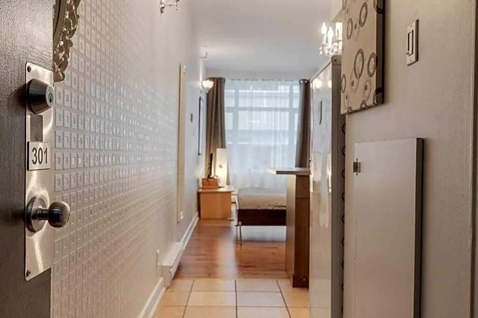 Initial / Aube / Québec