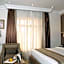 Pious Court Hotel 