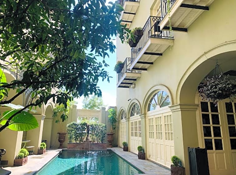 Bienville House