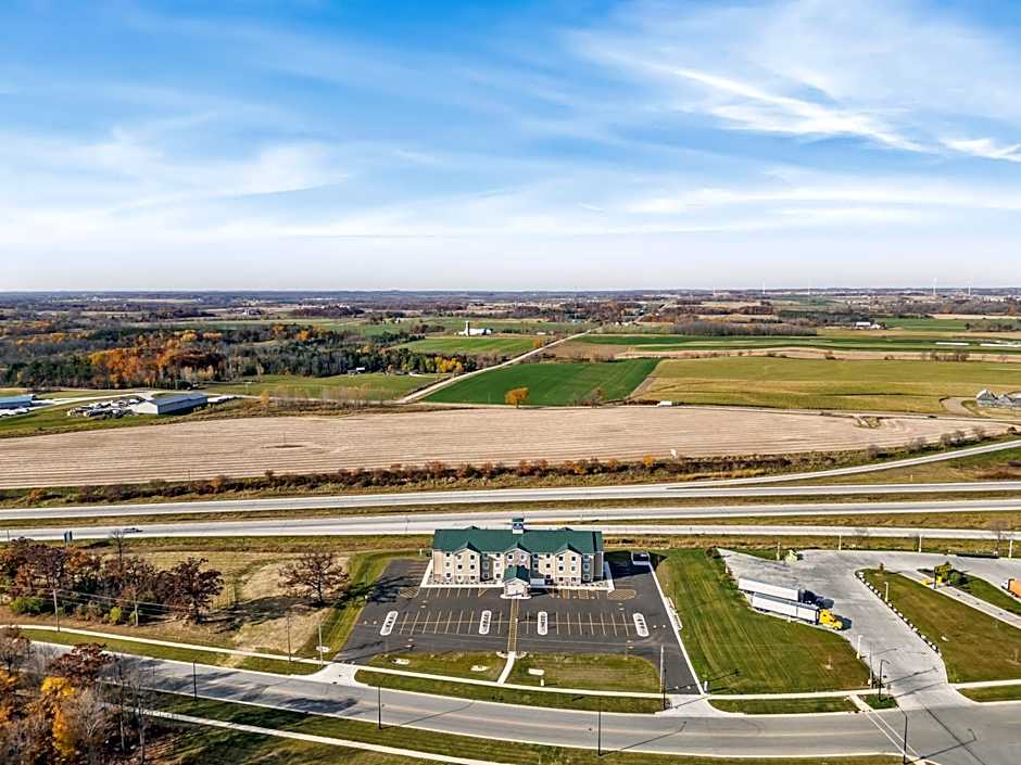 Cobblestone Hotel & Suites Denmark - Green Bay