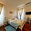 Palmasera Charming Rooms