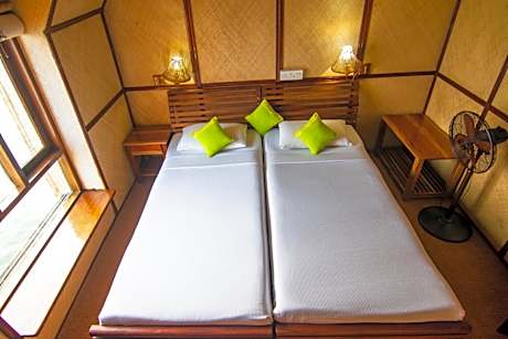 3 Bedroom Houseboat