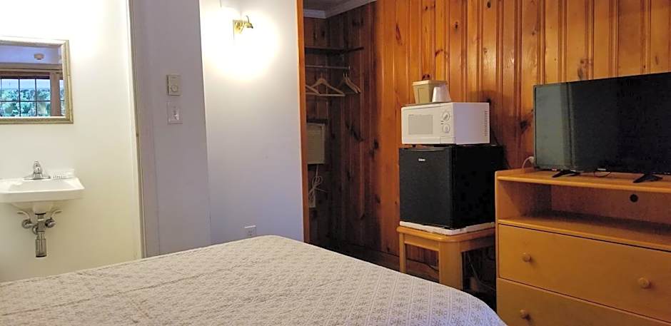 The Tallwood Motel