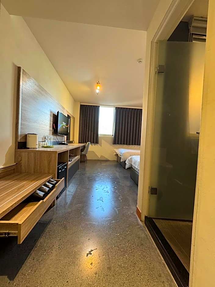 Travel Light Hotel