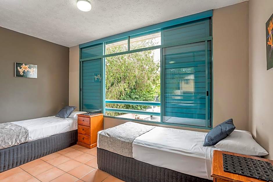 AAA Airport Albion Manor Apartments and Motel