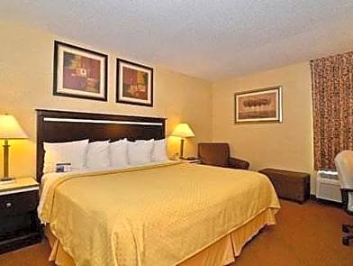 1 Queen Bed Nonsmoking