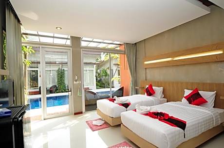 Deluxe Pool View Room