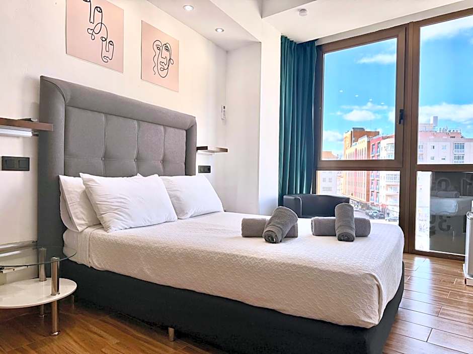 Ilustre - City-View Rooms with AC in Málaga's Old Town - Steps from Calle Larios and the Thyssen