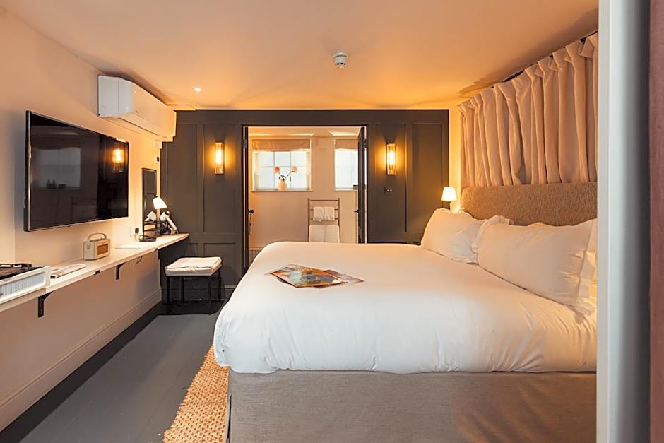 No 15 by GuestHouse, Bath