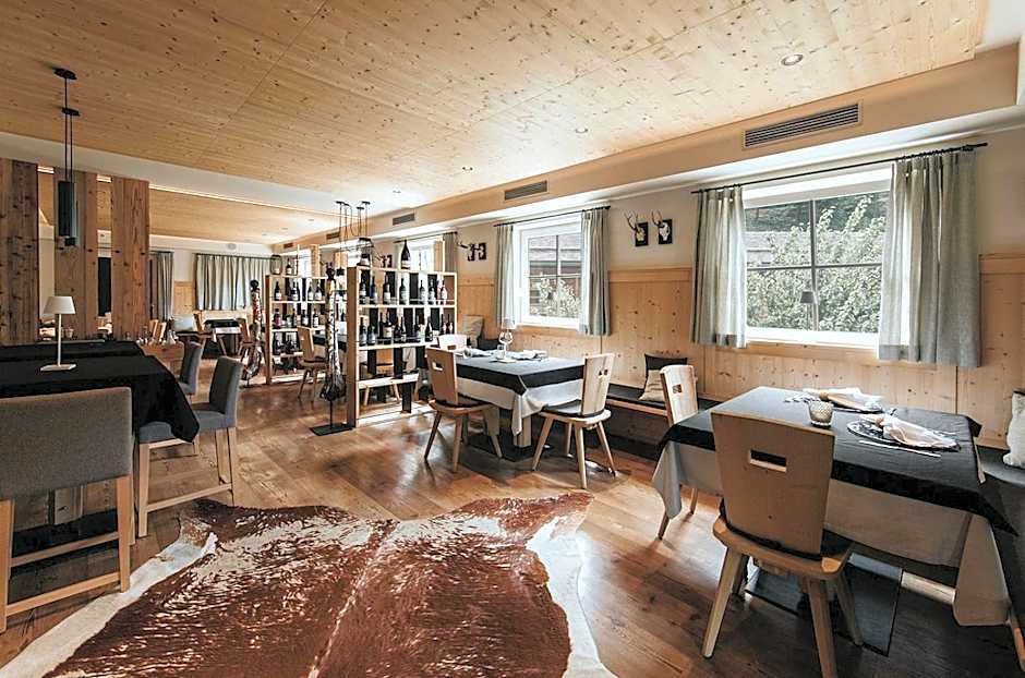 Presulis Hideaway Apartments & Restaurant