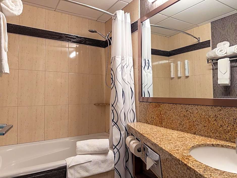 Carriage House Hotel & Conference Centre