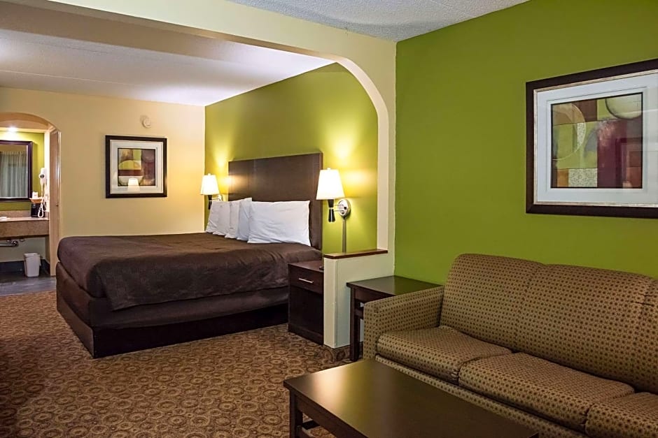 Rodeway Inn & Suites North Clarksville