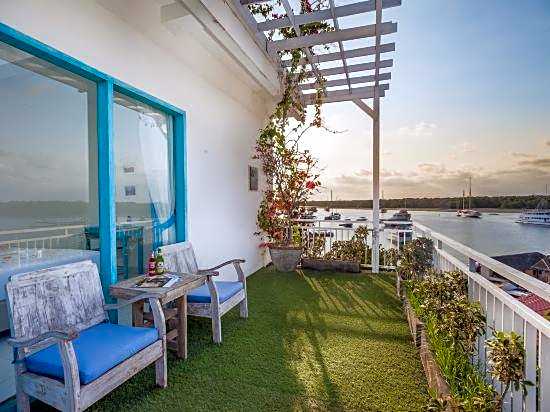 Paras Paros Marina Lodge