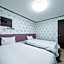 New Manhattan Tourist Hotel