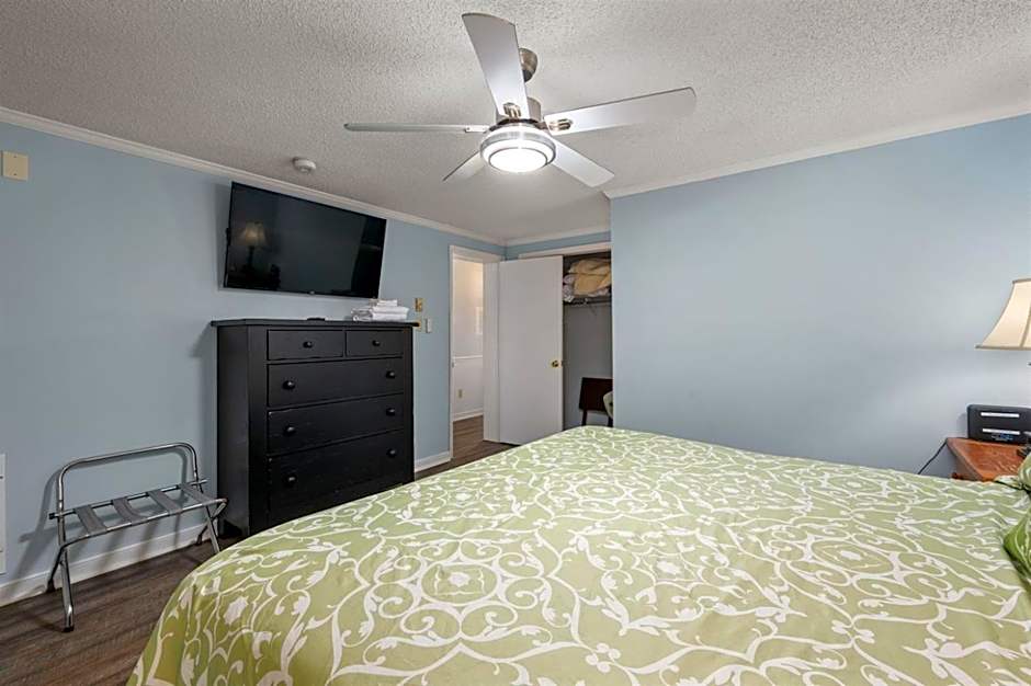 ML 343 Ski-InOut Island Kitchen Steps to Ballhooter Sleeps 6