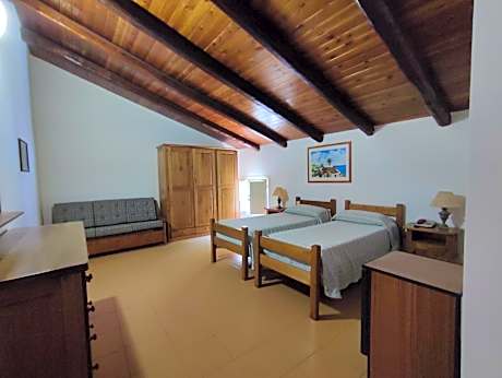 Comfort Triple Room