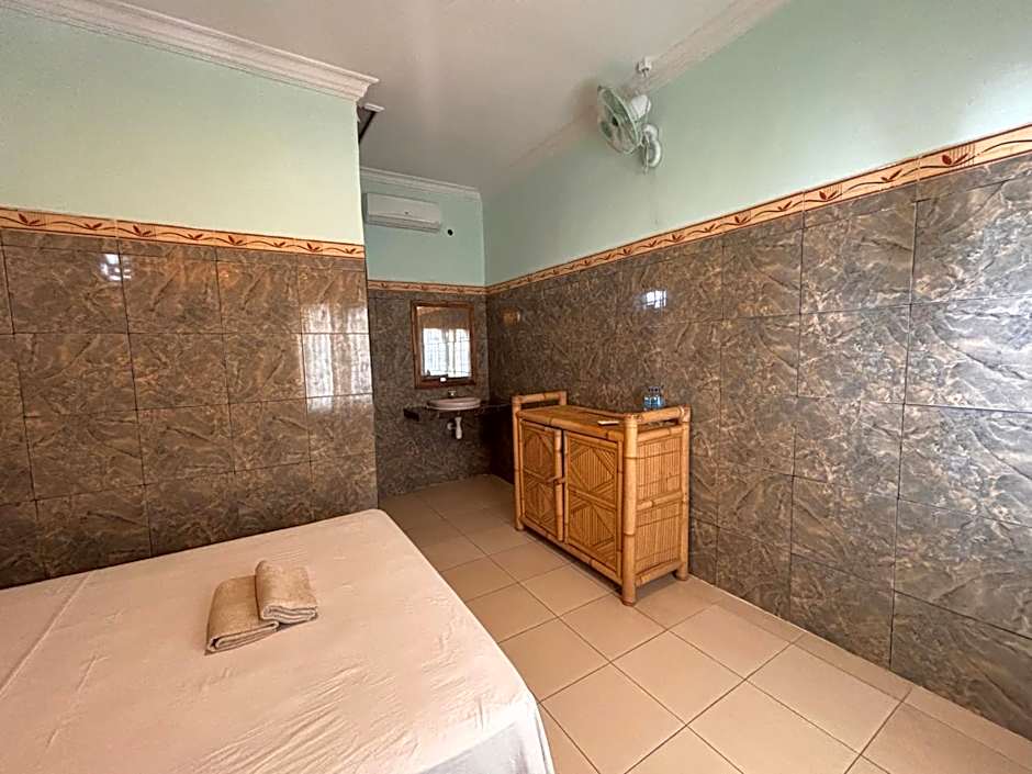 Krisna Bungalows and Restaurant