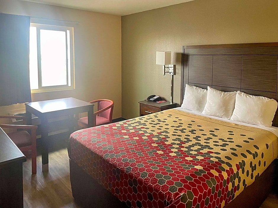 Photo 1 of 2 of 1 Queen Bed