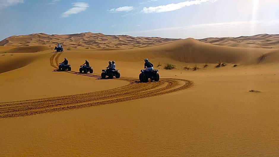Merzouga Quiet apart &camels trecking