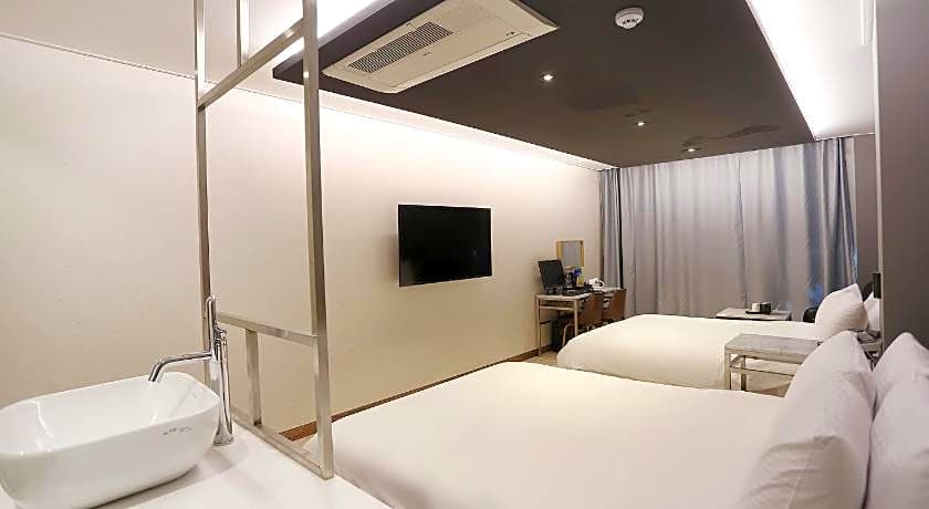 Louis Hotel Gangneung