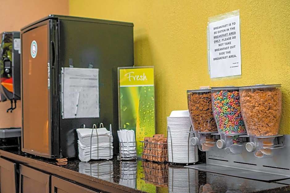 Quality Inn & Suites Near Six Flags - Austell
