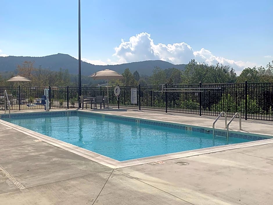 Holiday Inn Express And Suites Marion By IHG