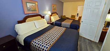 King Suite with One King and Two Double Beds - Non-Smoking