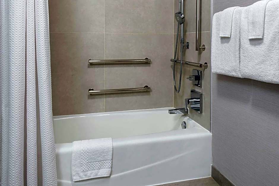 Courtyard by Marriott Jersey City Newport