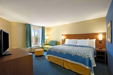 1 King Bed, Suite, Nonsmoking