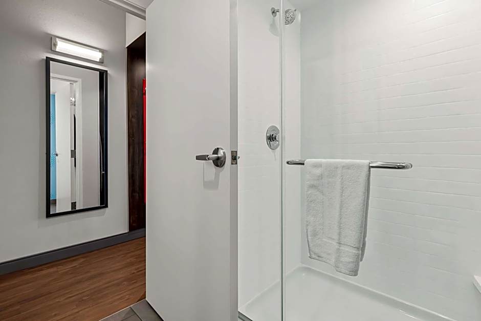 Tru by Hilton Aloha Beaverton