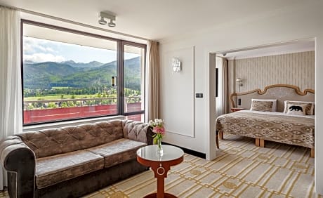 Suite with Mountain View with Balcony