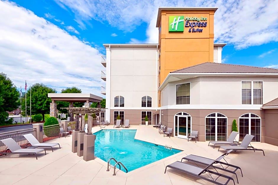 Holiday Inn Express & Suites Asheville SW - Outlet Ctr Area